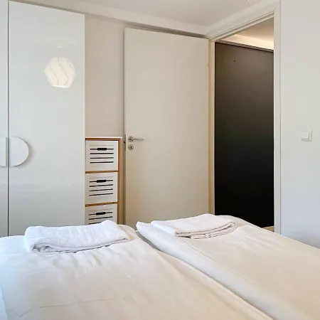 Appartement Central 2 Bedroom Near Sea